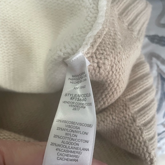 Splendid color block sweater in size small - Picture 9 of 9